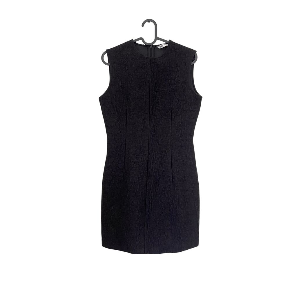 Black sleeveless dress with zipper